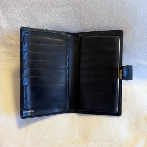 CHANEL Black Wallet - Picture 8 of 12